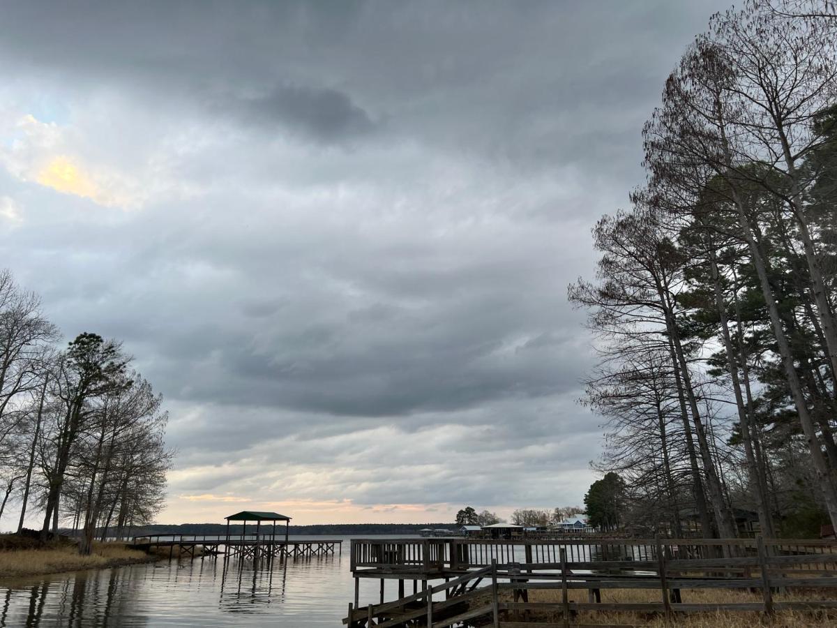 Driftwood Inn And Lodge By The Lake Zwolle Екстериор снимка