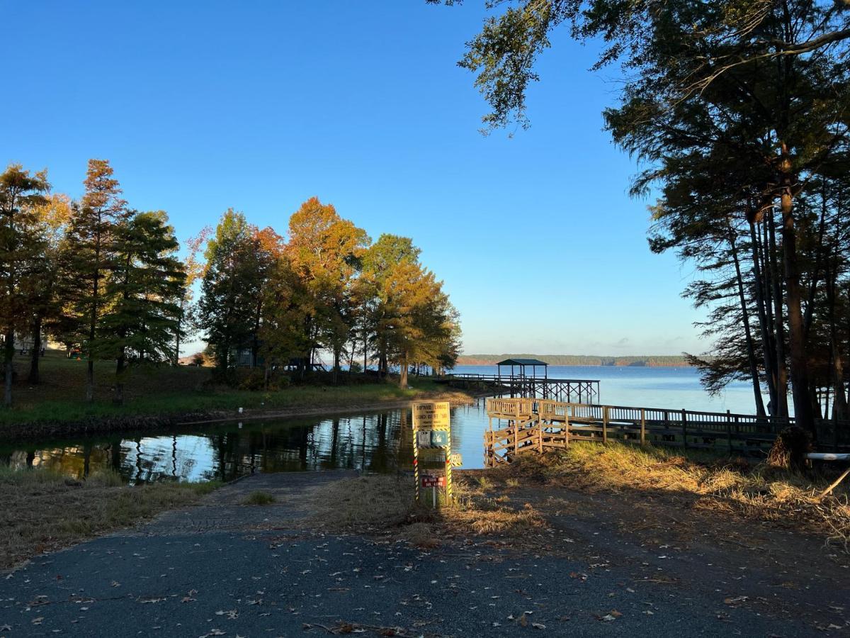 Driftwood Inn And Lodge By The Lake Zwolle Екстериор снимка