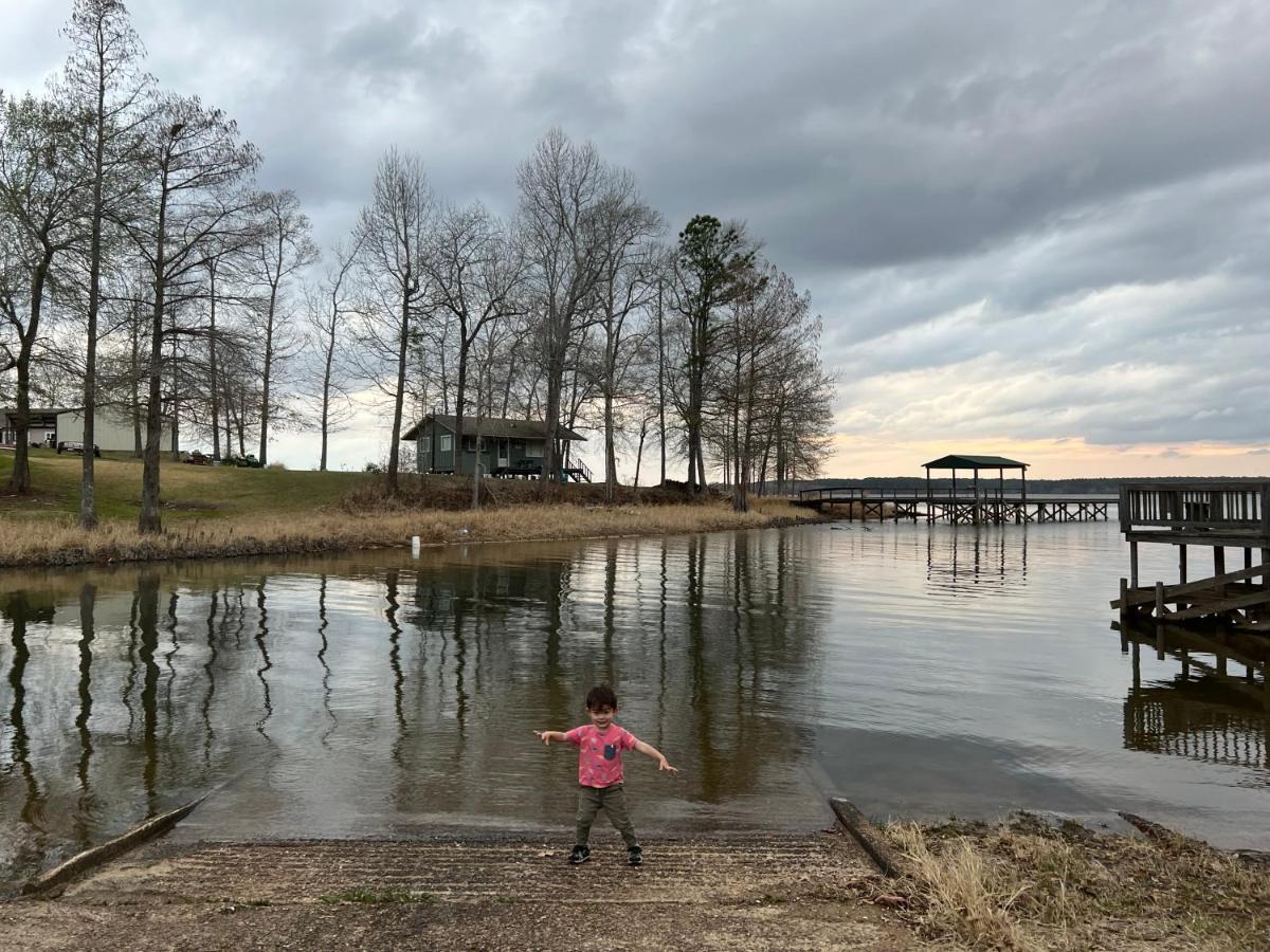 Driftwood Inn And Lodge By The Lake Zwolle Екстериор снимка
