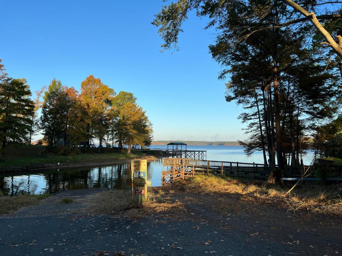 Driftwood Inn And Lodge By The Lake Zwolle Екстериор снимка