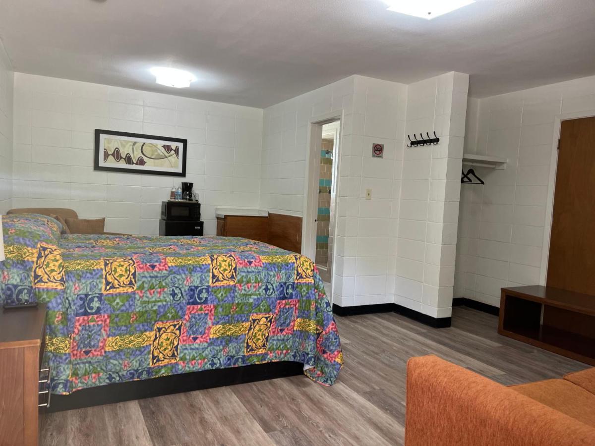 Driftwood Inn And Lodge By The Lake Zwolle Екстериор снимка